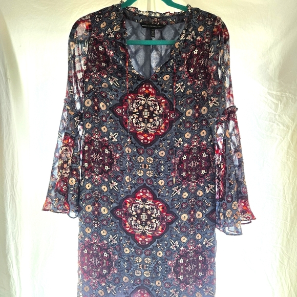 Lovely Bell Sleeve Shift Dress EUC - Picture 1 of 7